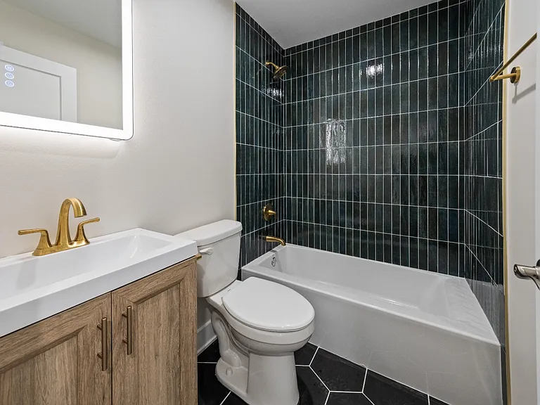 3227 W Belden Ave #G — Photo 15