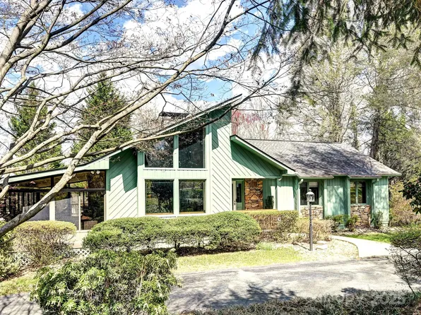 71 Underhill Rd, Hendersonville, NC 28792
