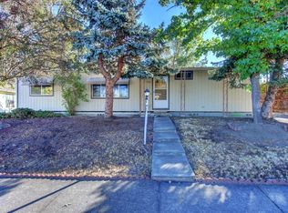 300 Taylor St, Talent, OR 97540