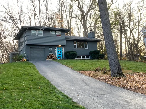 27W585 Washington Ave, Winfield, IL 60190