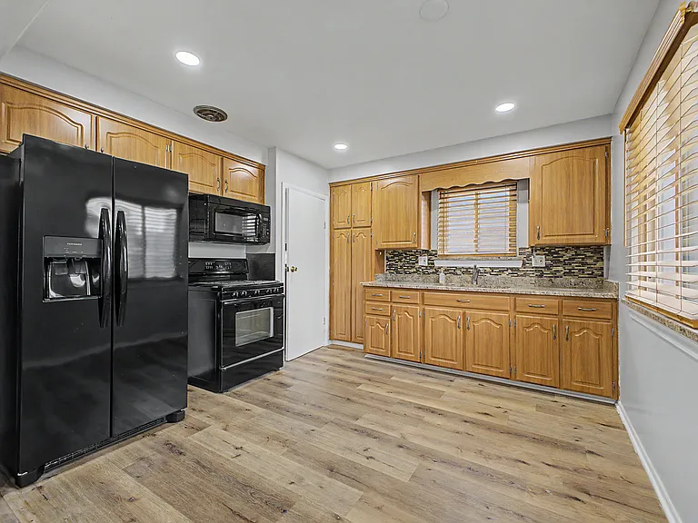 24315 Currier St — Photo 12