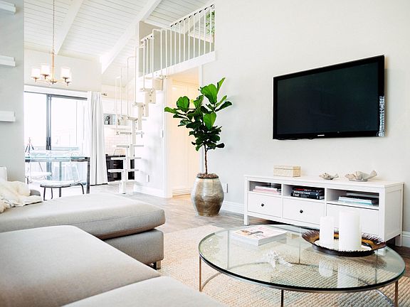 2nd image of 707 1/2 Heliotrope Ave