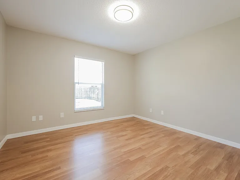 916 Alsace Dr — Photo 12