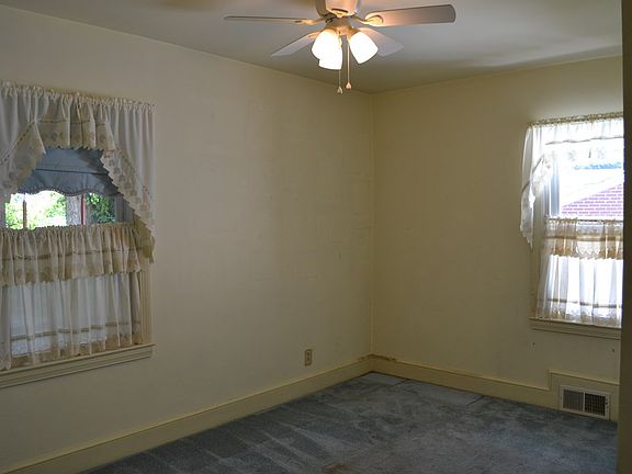 3rd image of 810 Hundley St