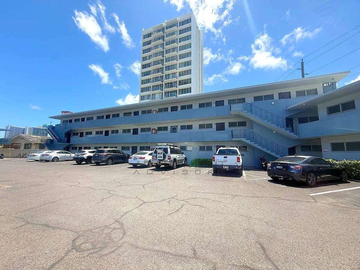Building Photo - 909 University Ave #111