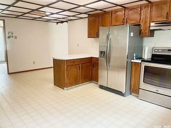 5th image of 18 Marquis Cres S