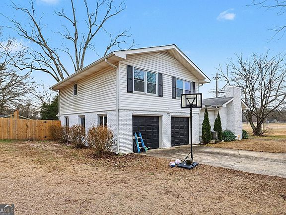 2nd image of 221 Rome St