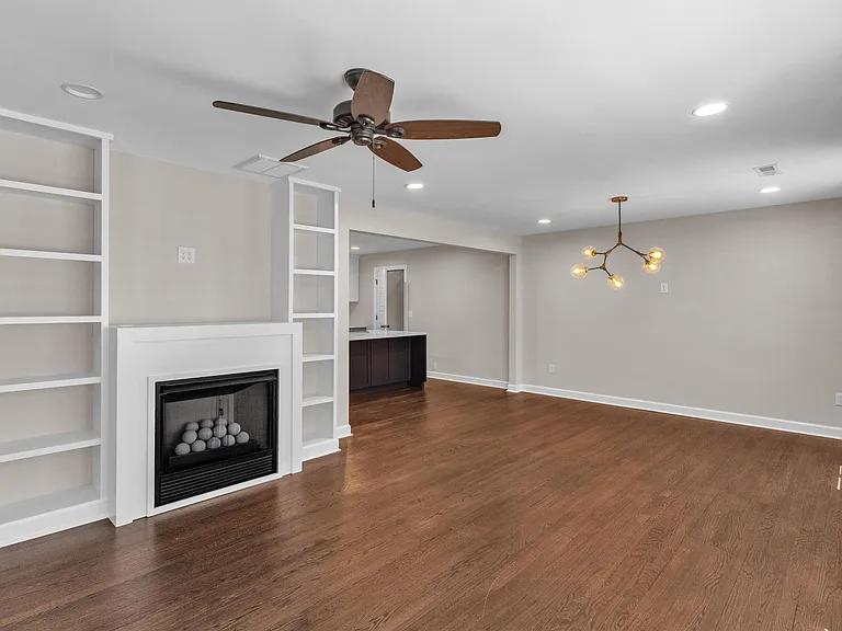 1225 Winston St — Photo 4