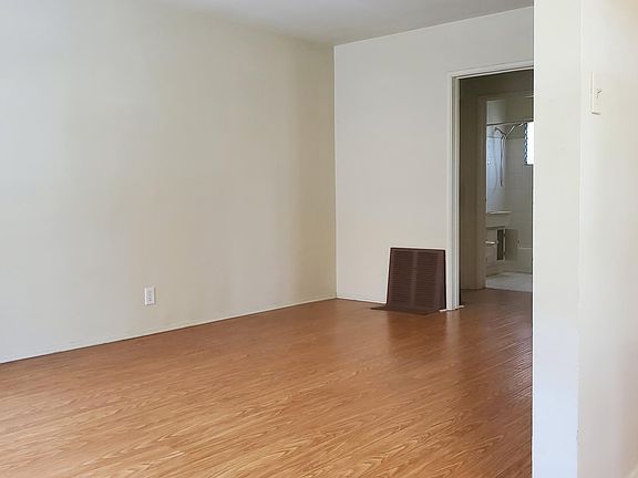 3rd image of 939 N Stanley Ave APT 1