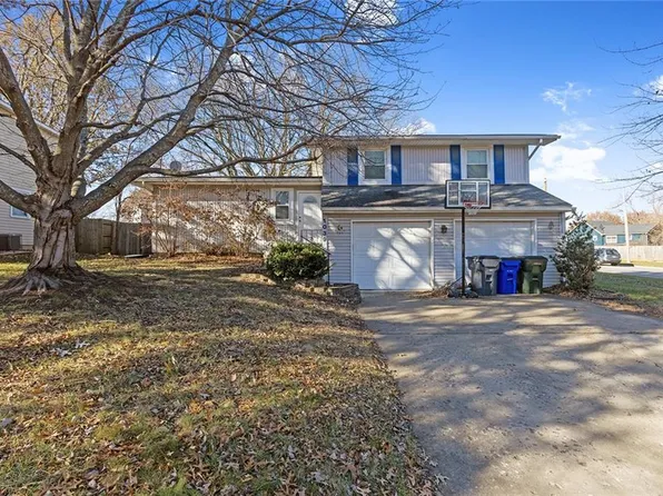 1039 N Sunset Dr, Olathe, KS 66061