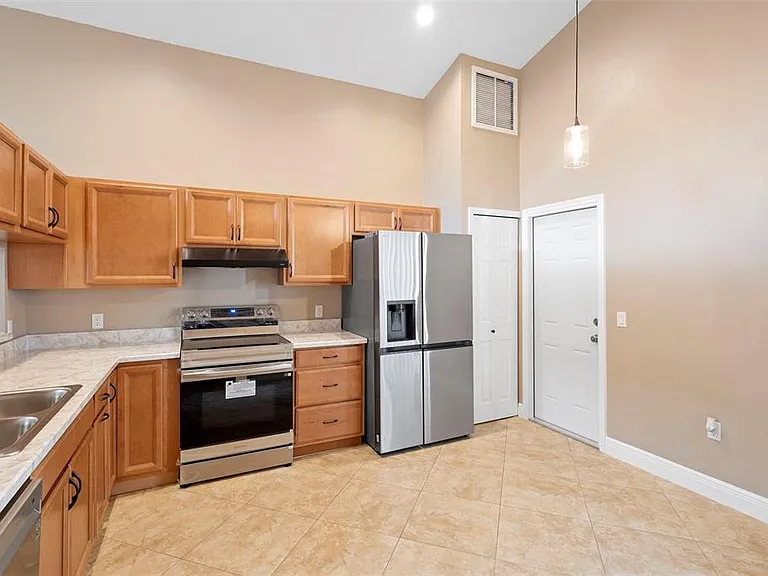 707 Brightview Dr — Photo 3