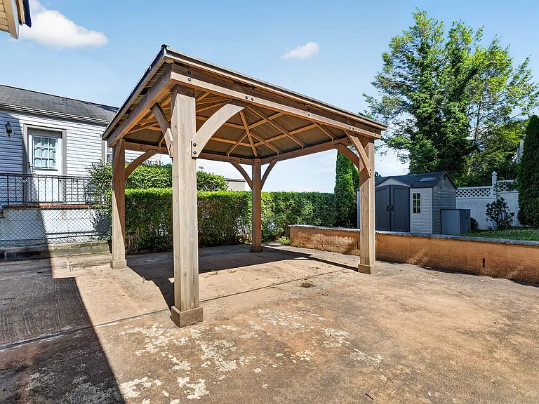 84 Page Ave — Photo 20