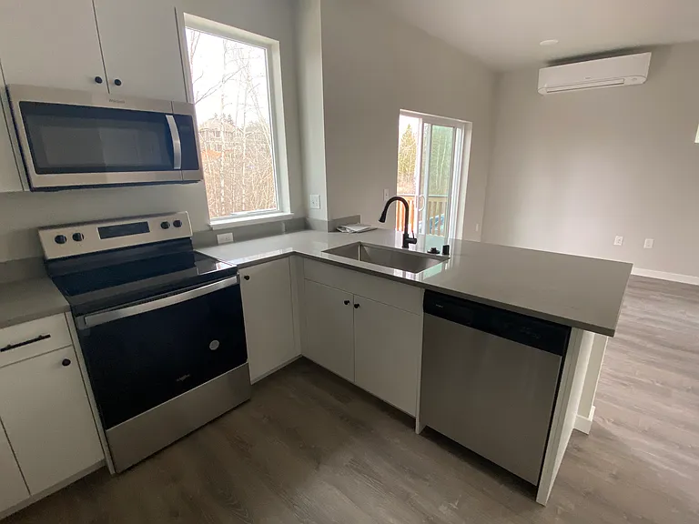 606 Telegraph Rd — Photo 1