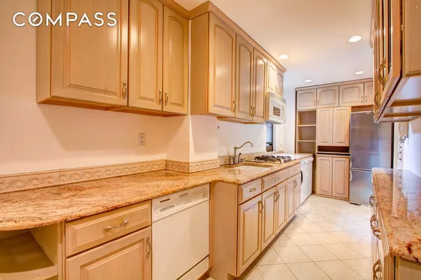 Sold by Compass | media 17