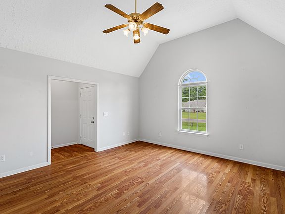 5th image of 122 Langston Ct