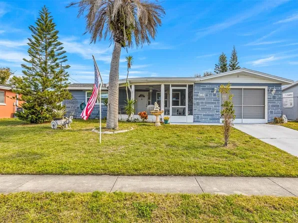 2132 Lyra Dr, Holiday, FL 34690