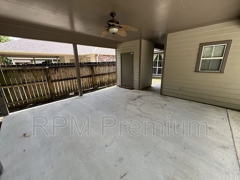 5557 Arialo Dr — Photo 36