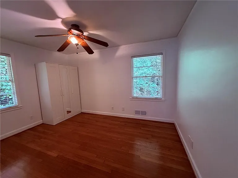 6651 Castleton Dr — Photo 27