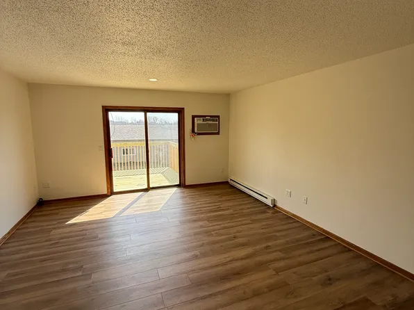 105 Scoops Dr #4, Dickeyville, WI 53808