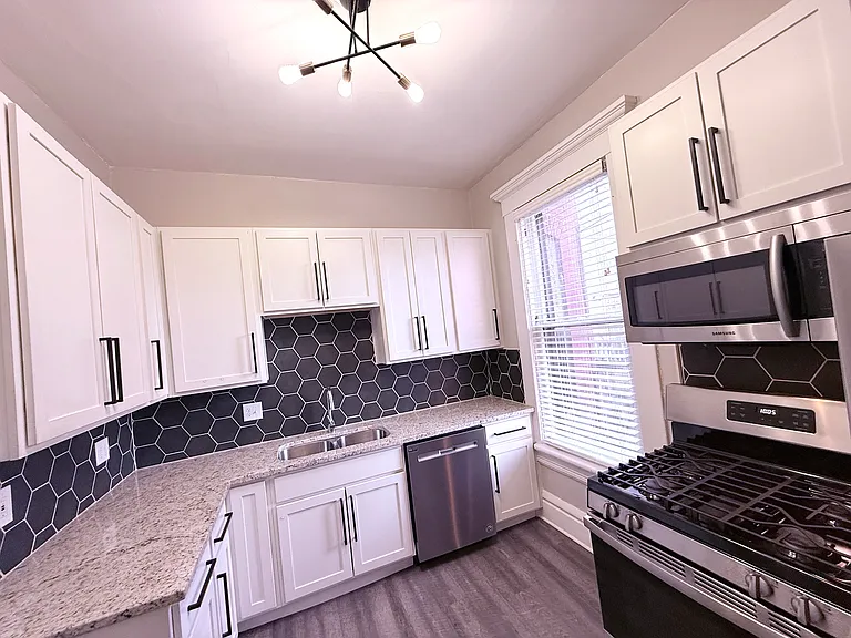 248 S 18th St — Photo 3