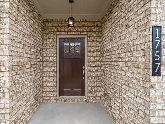 2nd image of 1757 Weatherbrook Cir