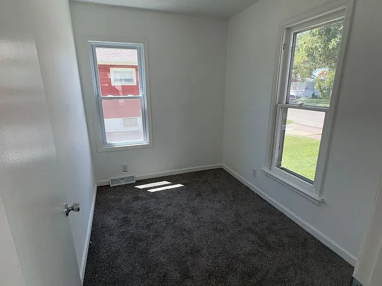 307 Center St — Photo 7