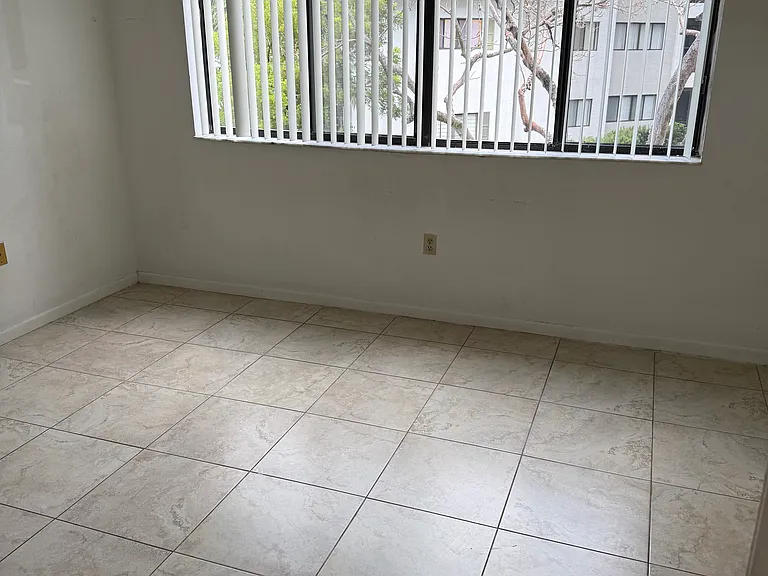 2445 SW 18th Ter #7-003 — Photo 18