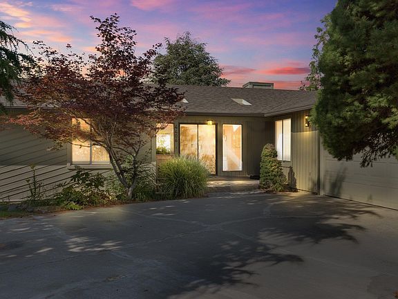 2nd image of 4406 Laurel Dr