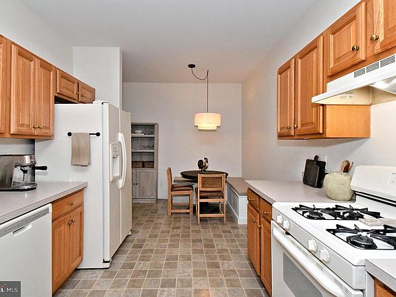 4th image of 947 Shenkle Dr