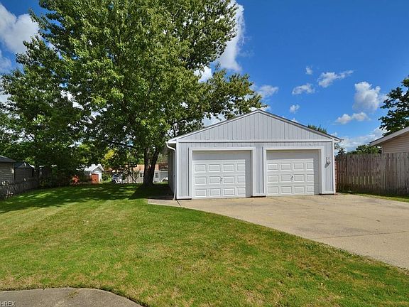 4th image of 9119 Cambridge Dr