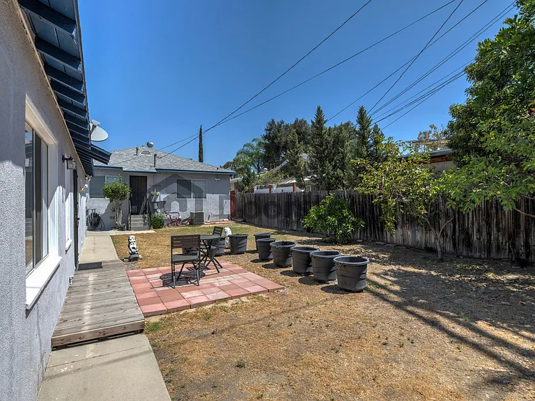 404 Hawthorne St #B — Photo 17