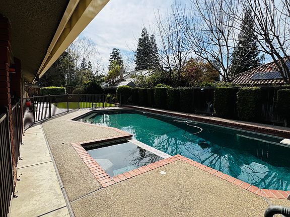 2nd image of 318 W Audubon Dr