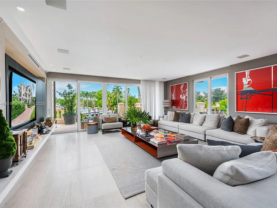 2514 Fisher Island Dr #6104