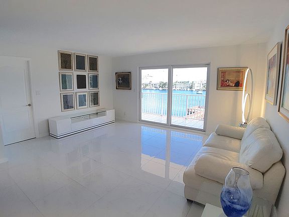 3rd image of 400 Golden Isles Dr APT 27