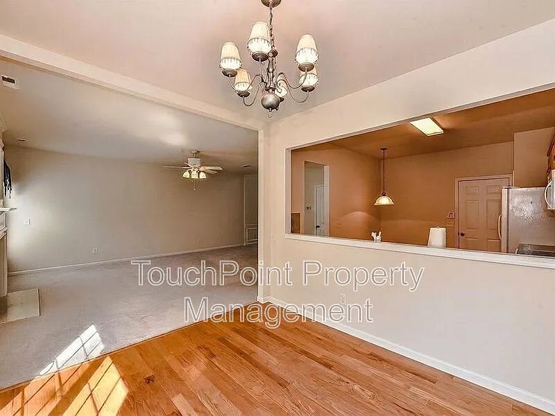 3 bed, 2.5 bath, 1800 sqft, $2,150 — Photo 3