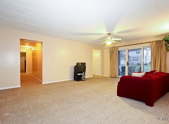 3rd image of 215 Lake Dr APT 1A