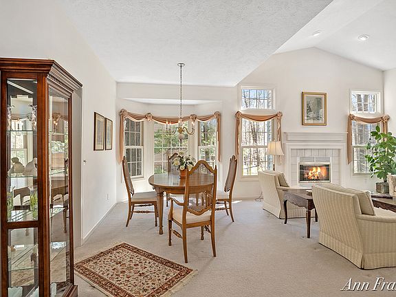 5th image of 2044 S Cross Creek Dr SE