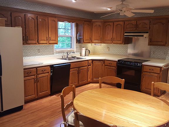 4th image of 193 Riverview Dr