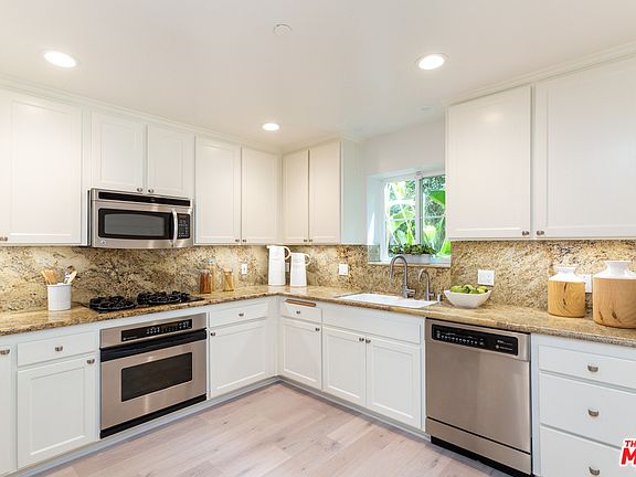 5th image of 844 17th St APT 105