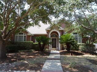 1715 E Hedgecroft Dr, El Lago, TX 77586