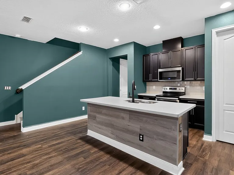 6536 Calamondin Dr — Photo 8