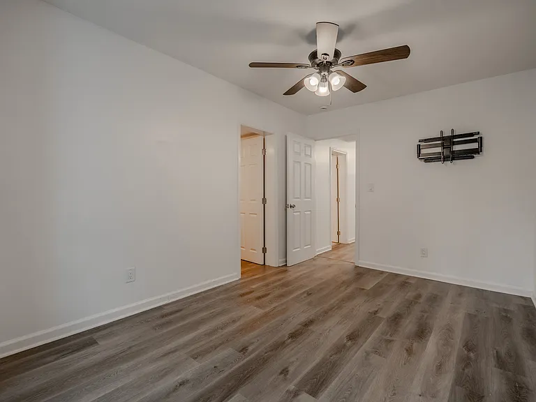 231 Broadway St — Photo 22