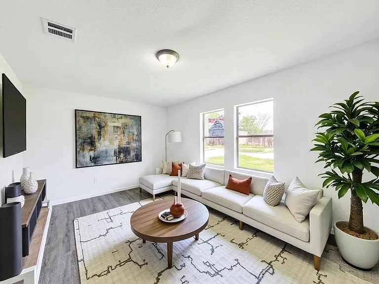 4909 Holloway Dr — Photo 2