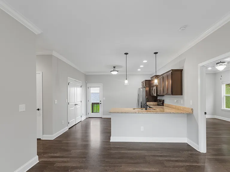 1610 Southern Heights Cir SE — Photo 8