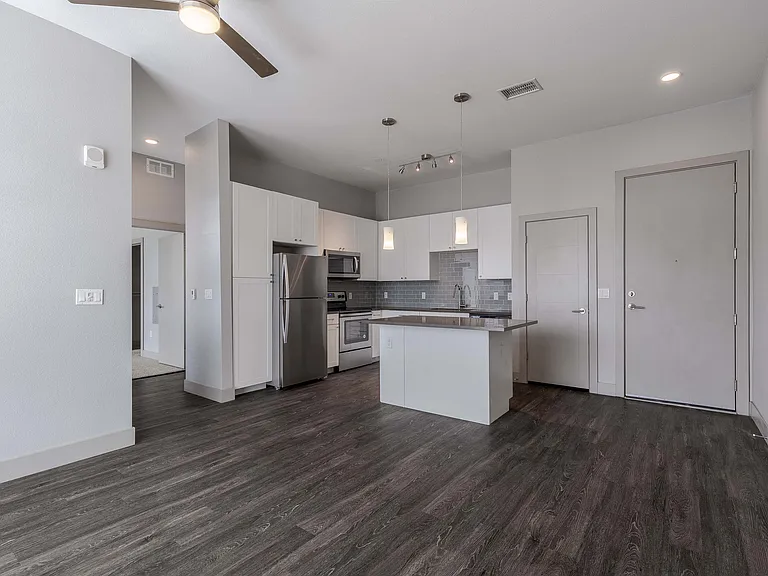 Encore Evans Station Apartments — Photo 18