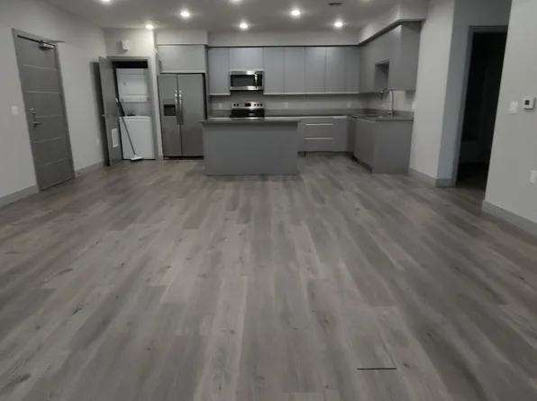 7040 Woodman Ave #106, Van Nuys, CA 91405