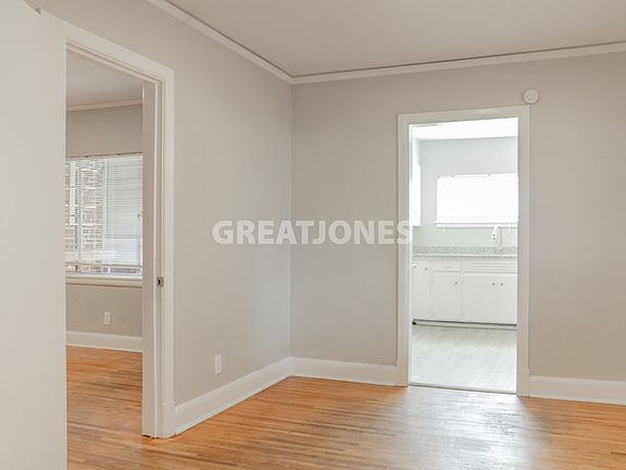 5th image of 15 Brantwood Dr