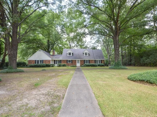 200 Colonial Cir, Starkville, MS 39759