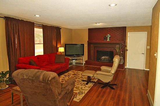 2nd image of 206 William Dr