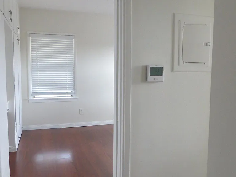 147 Mariposa Ave #F — Photo 10